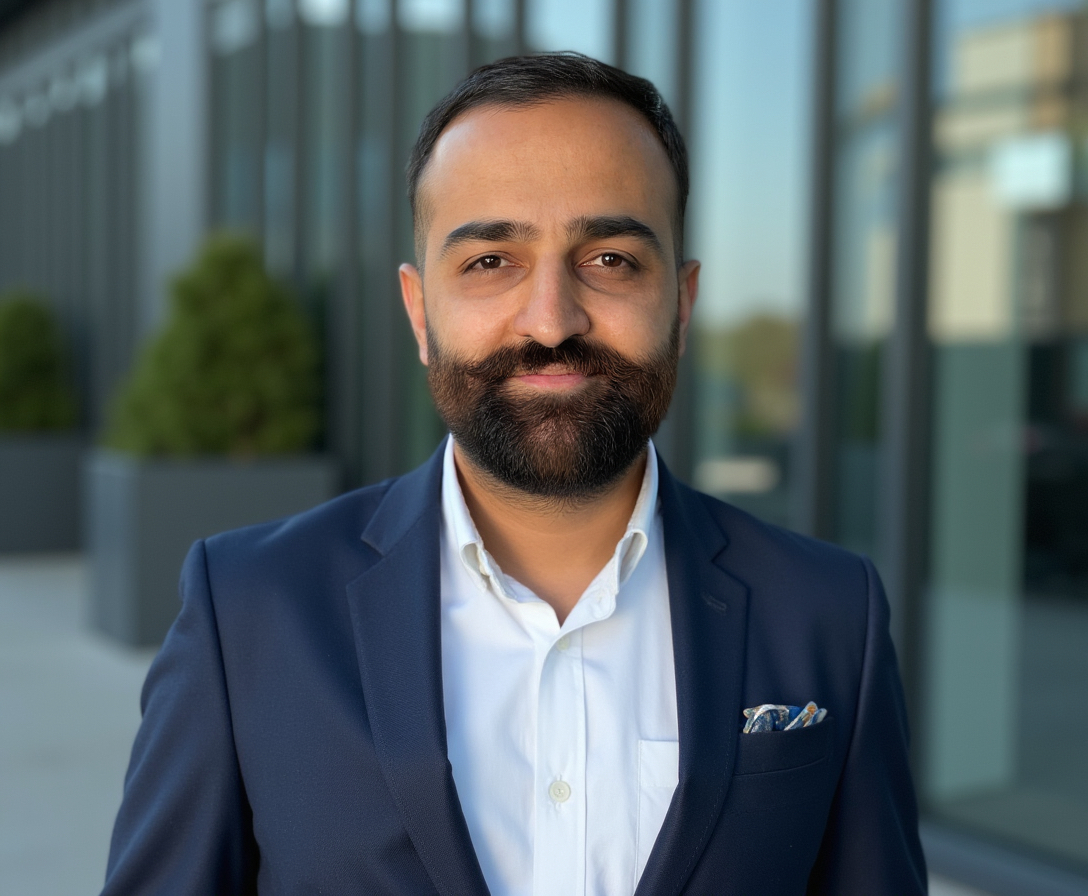 Portret van Muhammed Orbay, senior finance professional